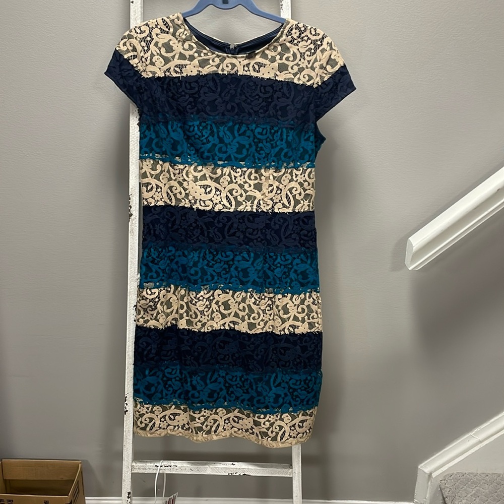 Ann Taylor size 6 dress only worn once.